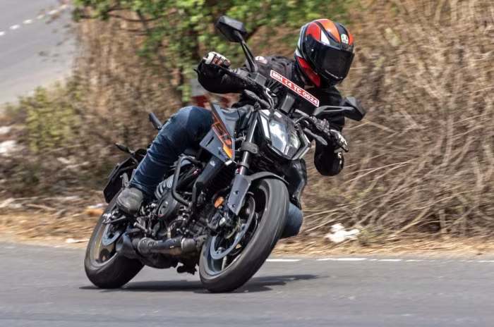 KTM 390 Duke Review